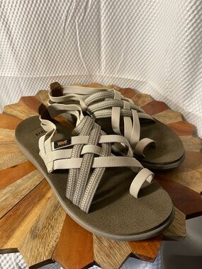 Teva Light Khaki and Olive Woven Strap Sandals Womens size 9